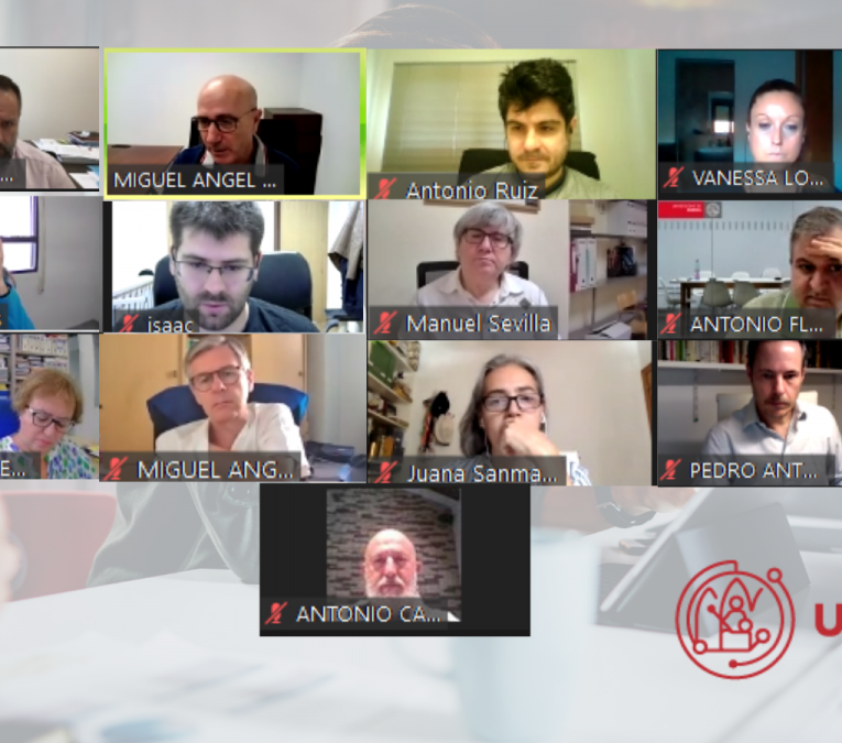 imagen de la sesion de zoom con los miembros de la comision de transformación digital